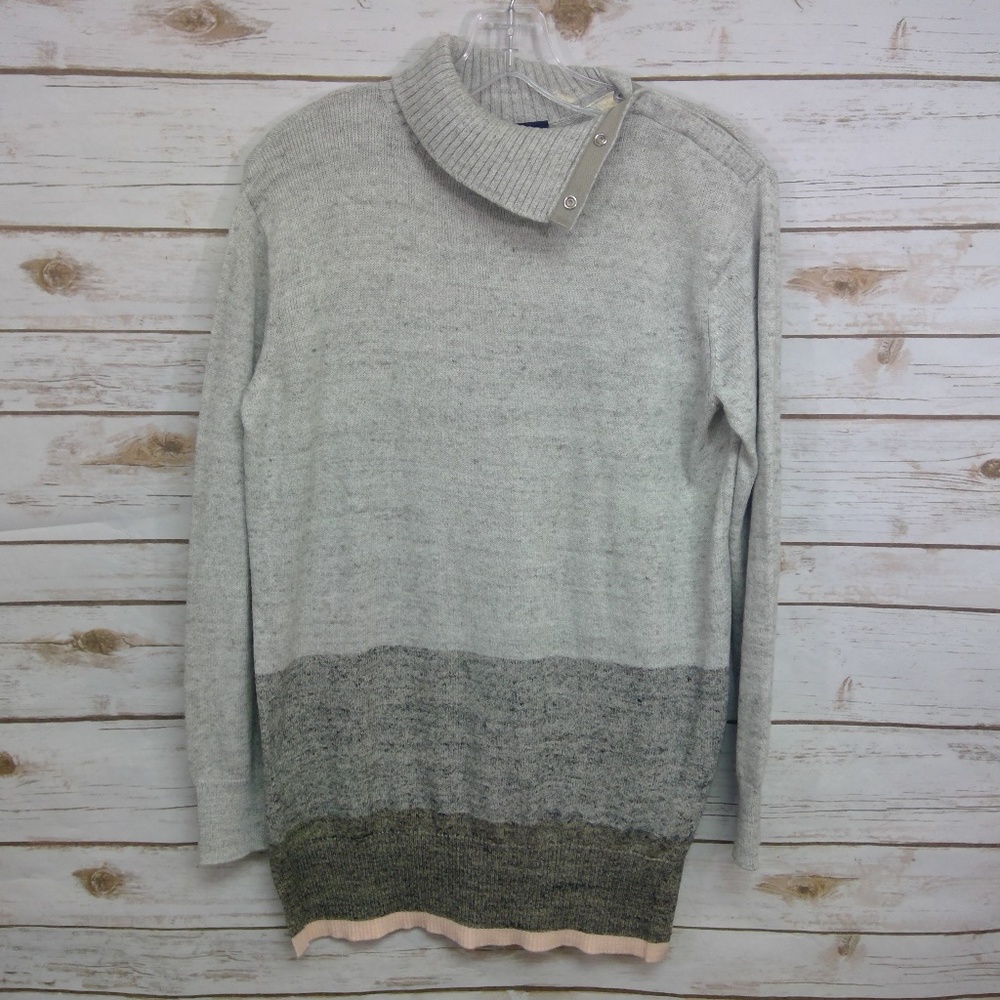 Gap Long Sleeve Sweater EUC Gray with Silver Small